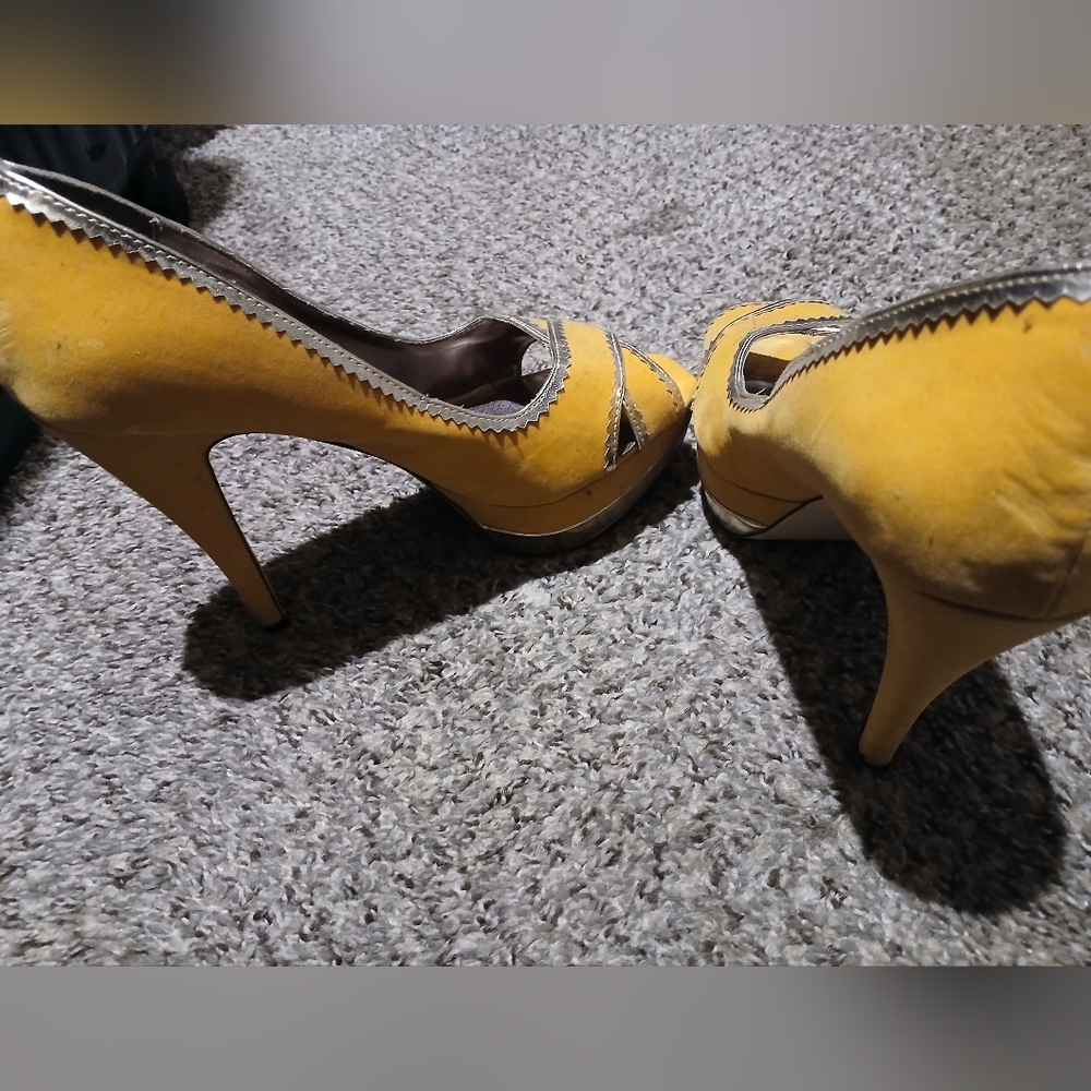 Size 10 Peep Toe Yellow and Silver Heels - Picture 2 of 4